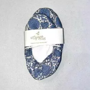 chaussons blanc imprimé fleurs bleu