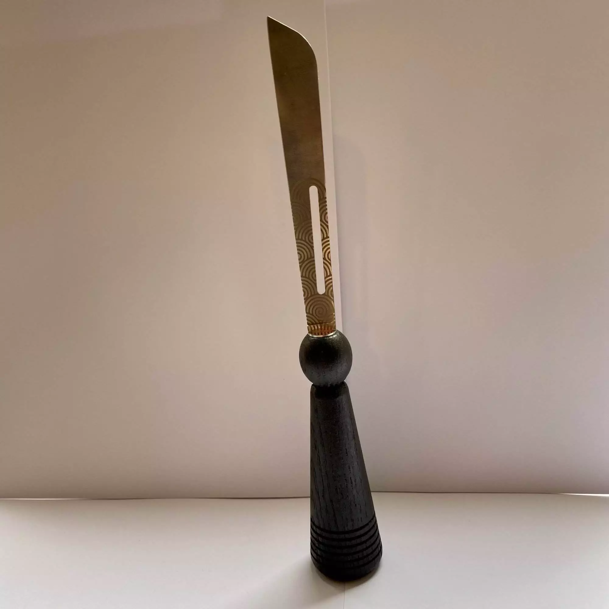 couteau à fromage noir
